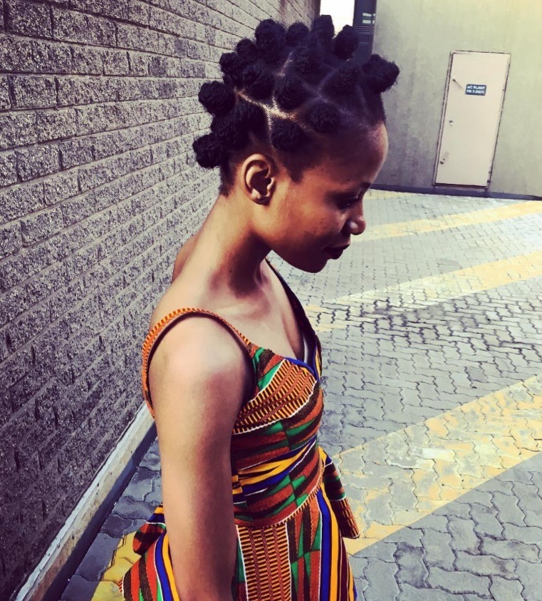 Short hairstyles for black women: bantu knots