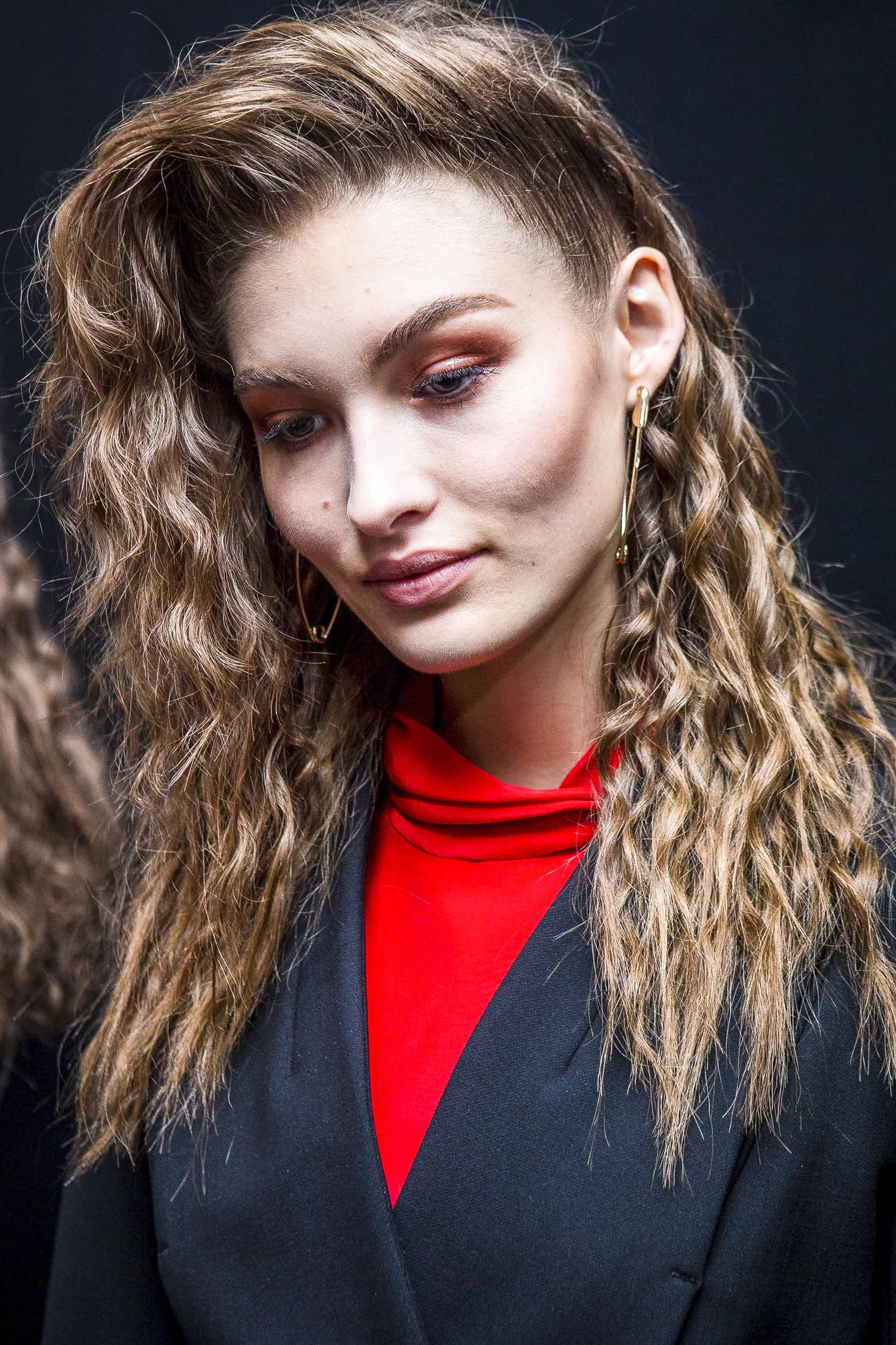 London Fashion Week 2016 Crimped hair Topshop Unique - pictures - All Things Hair