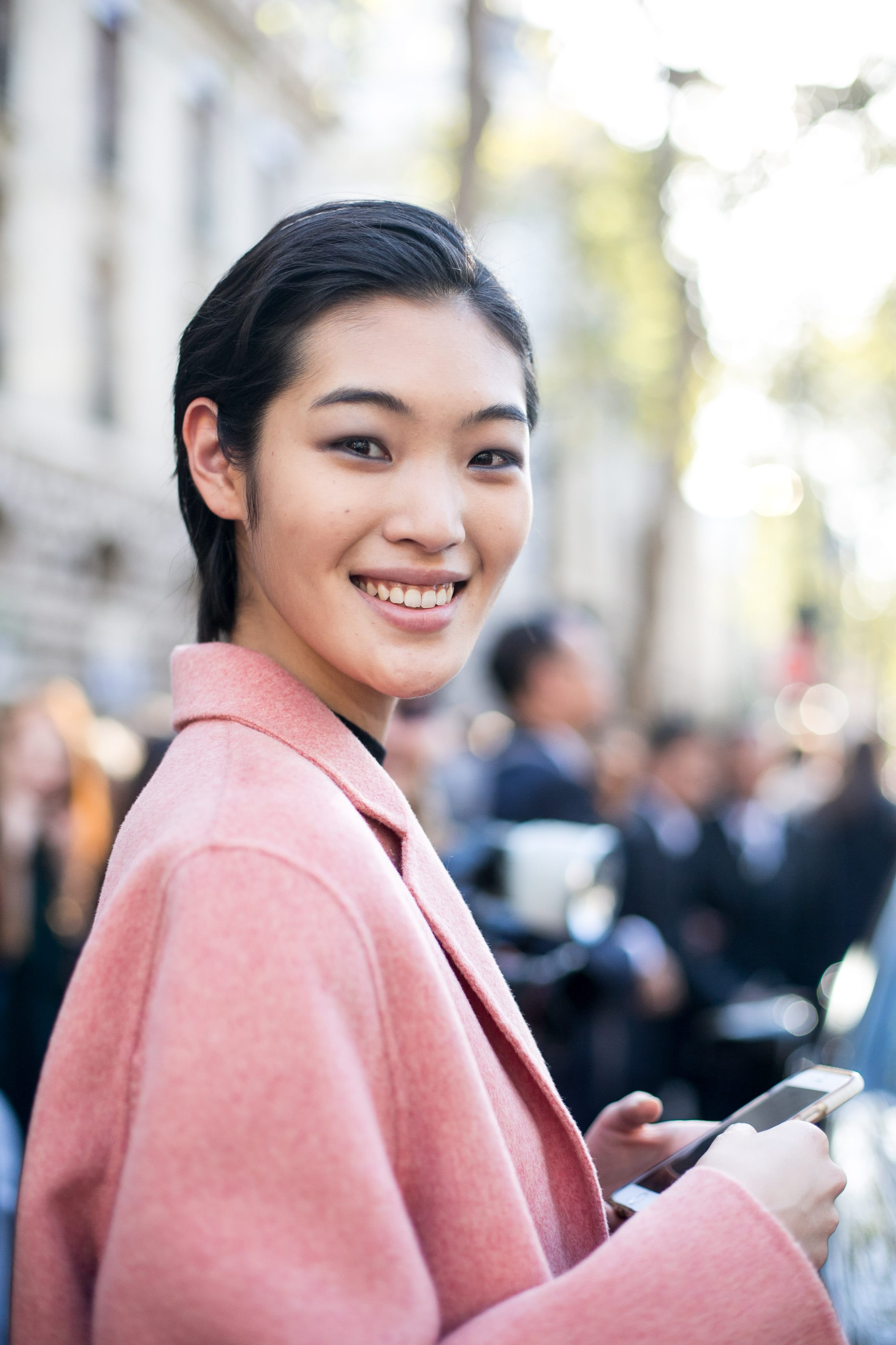 Short hair ideas: side part pixie
