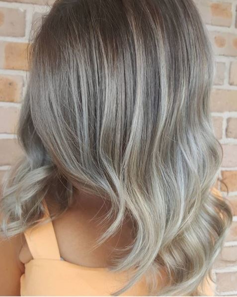 instagram pic of @ambsy-k showing her ash blonde/grey toned hair