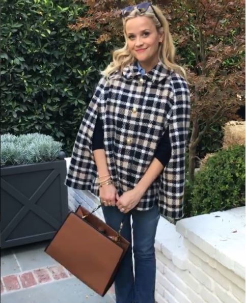 resse witherspoon blonde hair with loose curls thanksgiving 2017