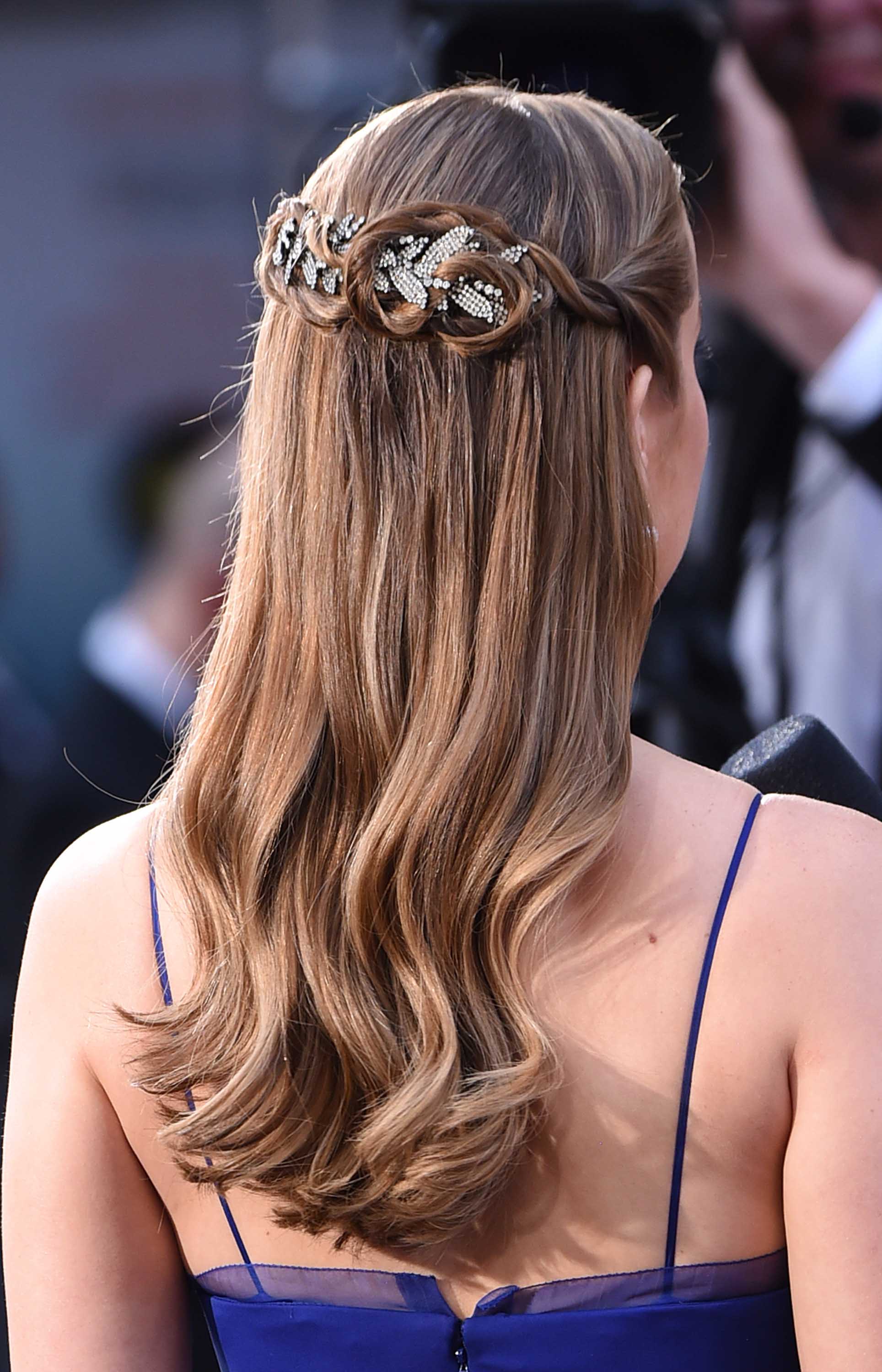 hair accessories 2016: All Things Hair - IMAGE - celebrity hairstyles Brie Larson half-up half-down waves