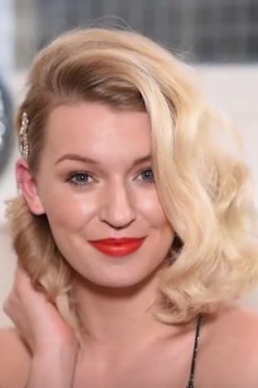 beauty vlogger Zoe Newlove with a short blonde wavy vintage bob and a glittery hair slide