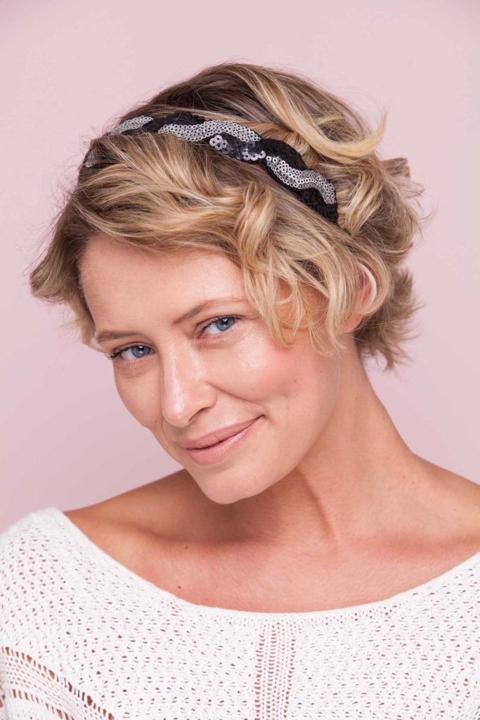 how to curl short hair tutorial with short-haired woman