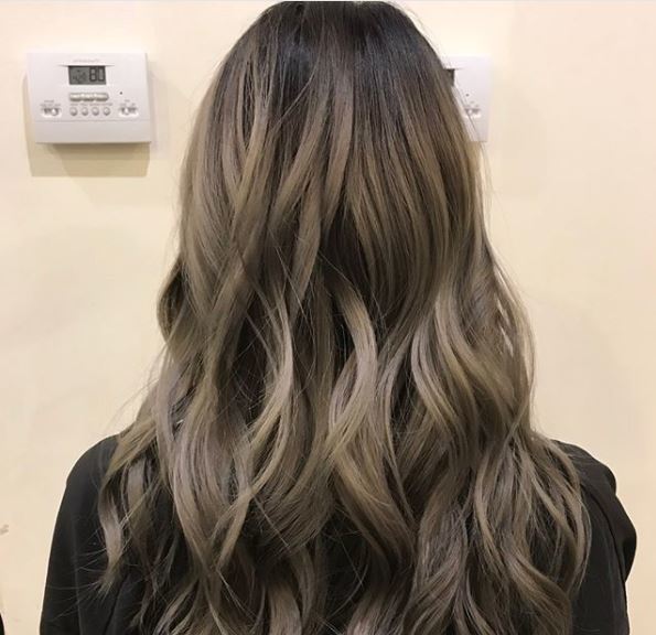 instagram @alliexpoo the back view of grey ombre wavy hair
