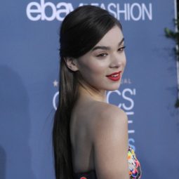 Hailee Steinfield at awards ceremony with side fringe hairstyle