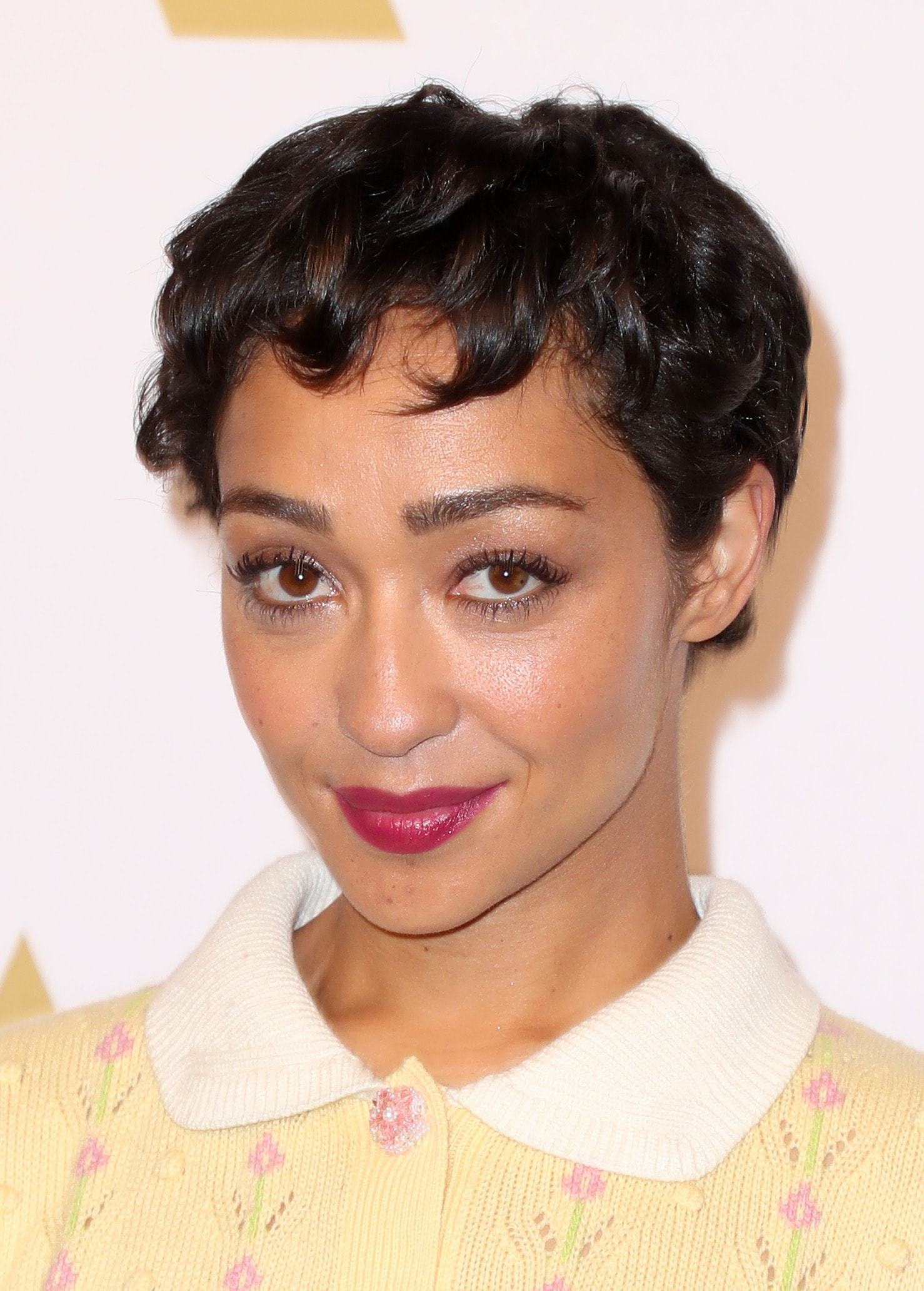 black hairstyles: close up shot of a woman