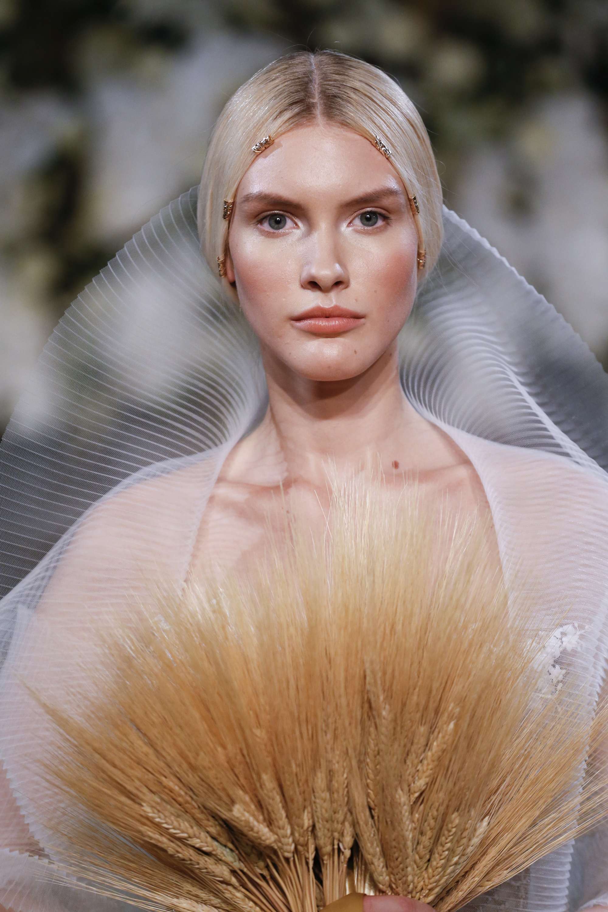sleek middle part wedding hair 2017 runway