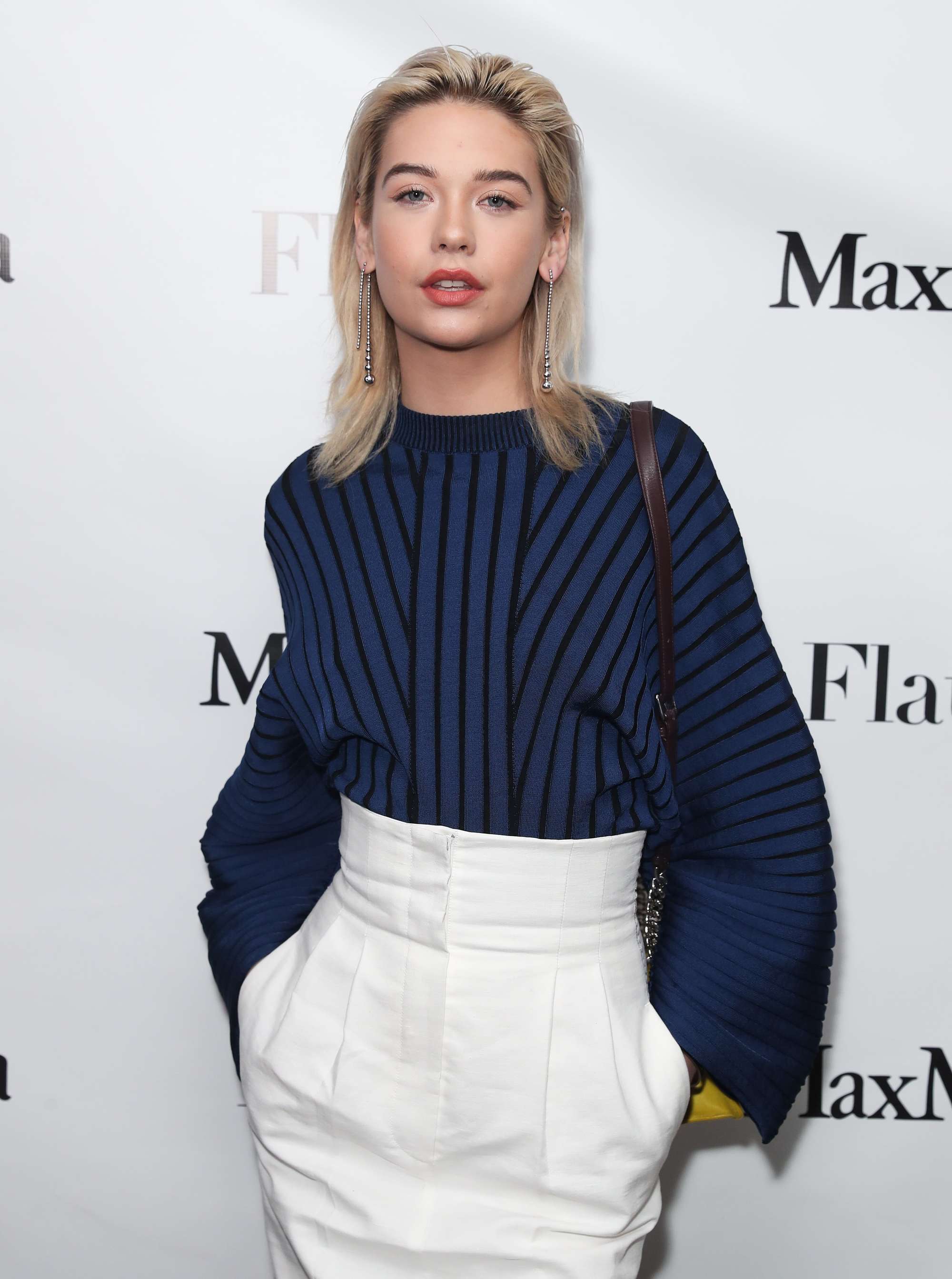 celeb hairstyles: youtuber amanda steele with her blonde hair in a slicked back style