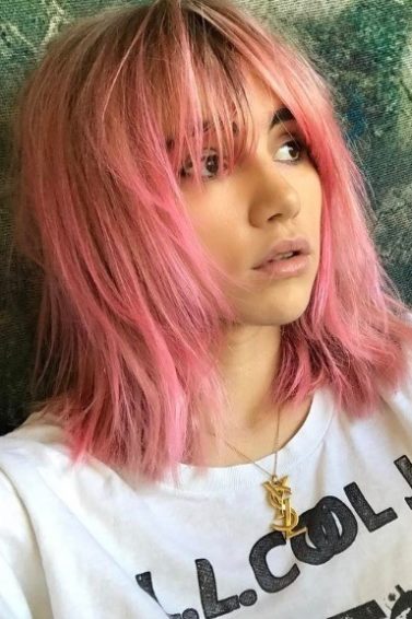Suki Waterhouse pink hair colour lob