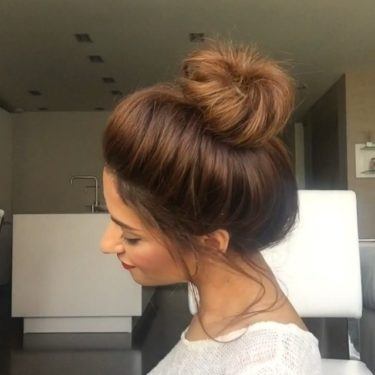 How To Do A Messy Bun With Long Hair 2 Ways