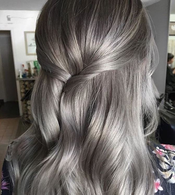 Marble hair - Grey black wavy hairstyle - Instagram