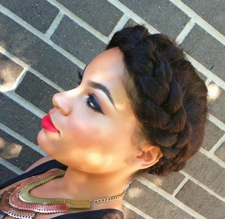 halo braid african american hair: model with halo braided short natural hair