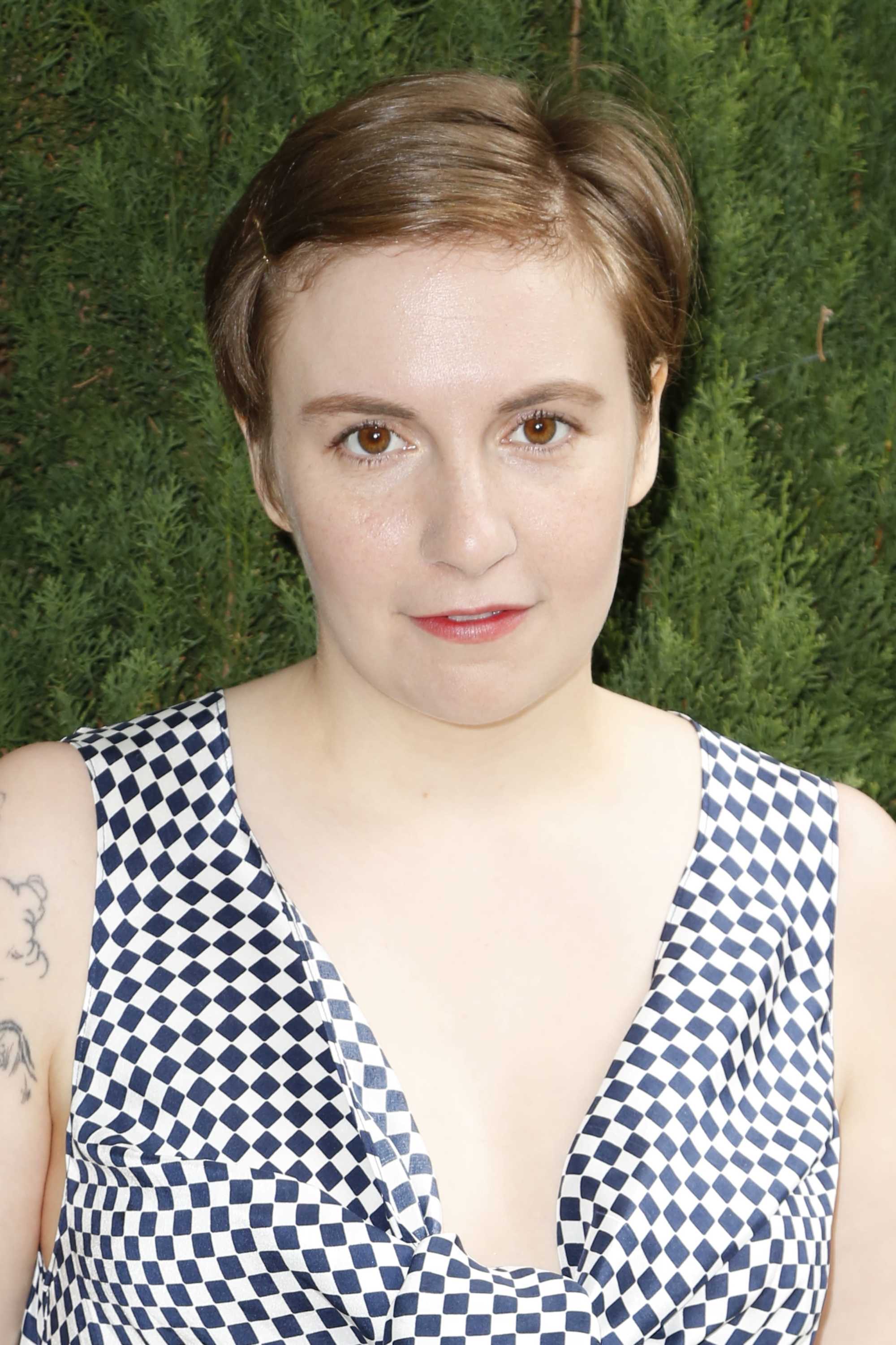 Lena Dunham - 2015 - Brown pixie cut - Rex