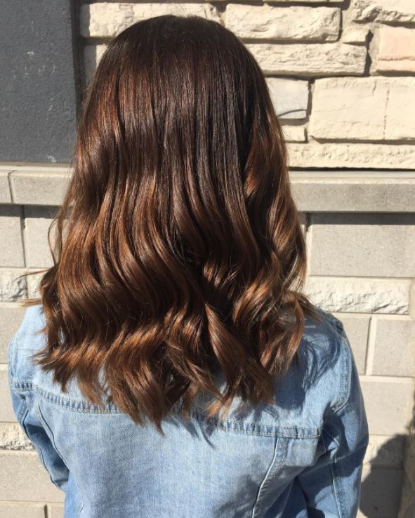 loose waves on medium length brown hair