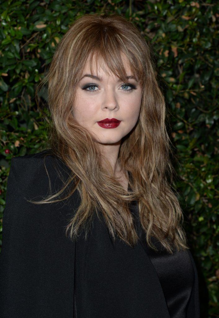 hairstyles for a round face: sasha pieterse with wispy bangs and loose waves at pretty little liar event