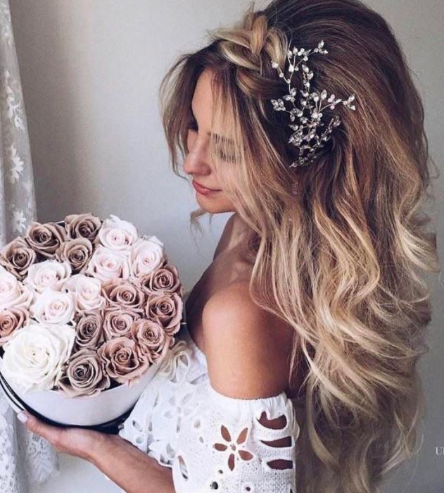 Instagram blonde big and bouncy curls with braid headband