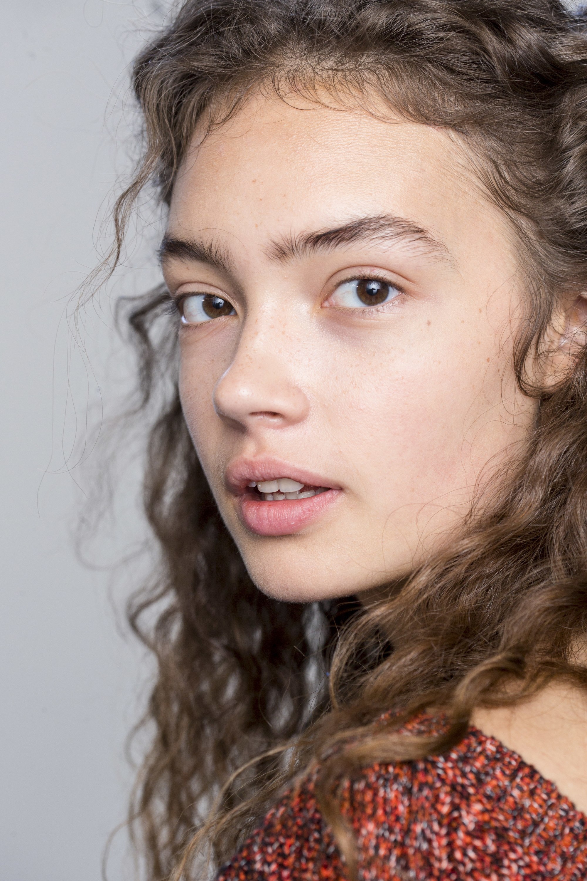 co wash shampoo: model with curly long hair backstage close up