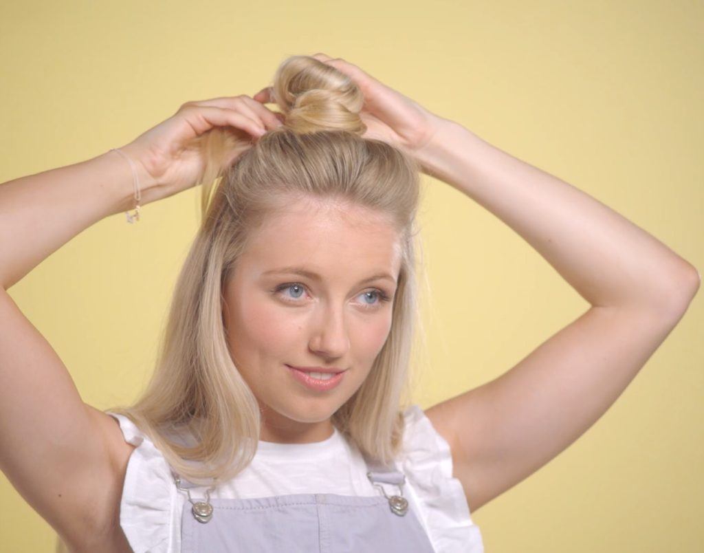 youtube beauty vlogger freddy my love tying her hair into a half-up half-down bun
