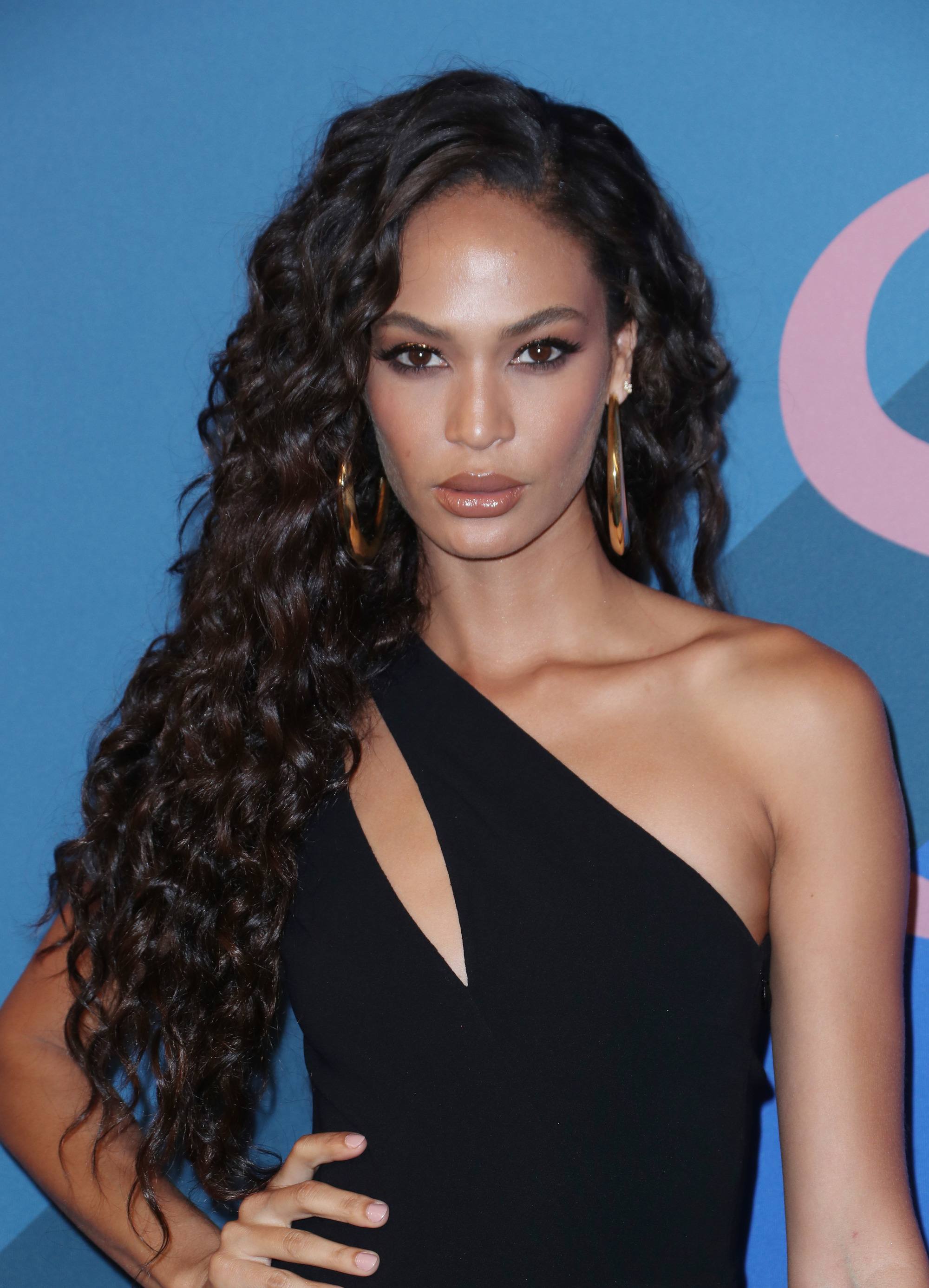 Joan smalls chocolate hair colour styled into curls at CFDA fashion awards