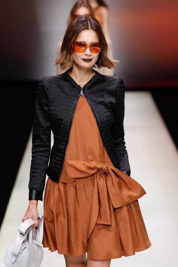 Short ombre hair: Woman on runway with brown pumpkin ombre bob haircut wearing sunglasses.