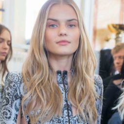 hairstyles for wavy hair: model backstage with long blonde wavy hair