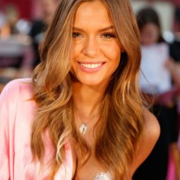 josephine skriver with blow out hairstyle backstage vs show