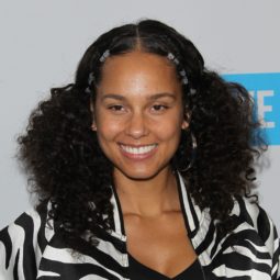 alicia keys with natural curls hairstyle at we day California event