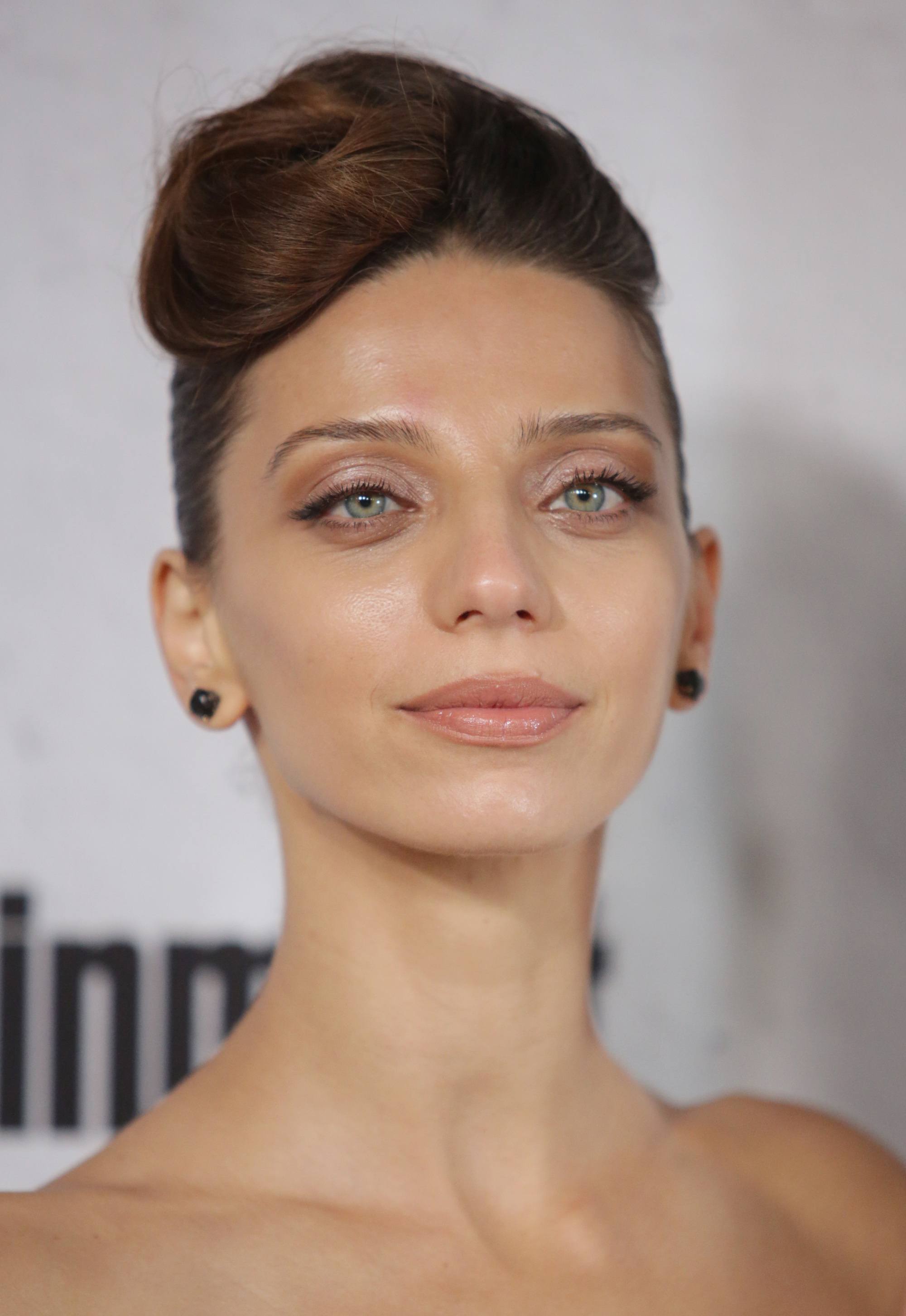 westworld actress angela sarafyan with her hair in a rockabilly inspired updo