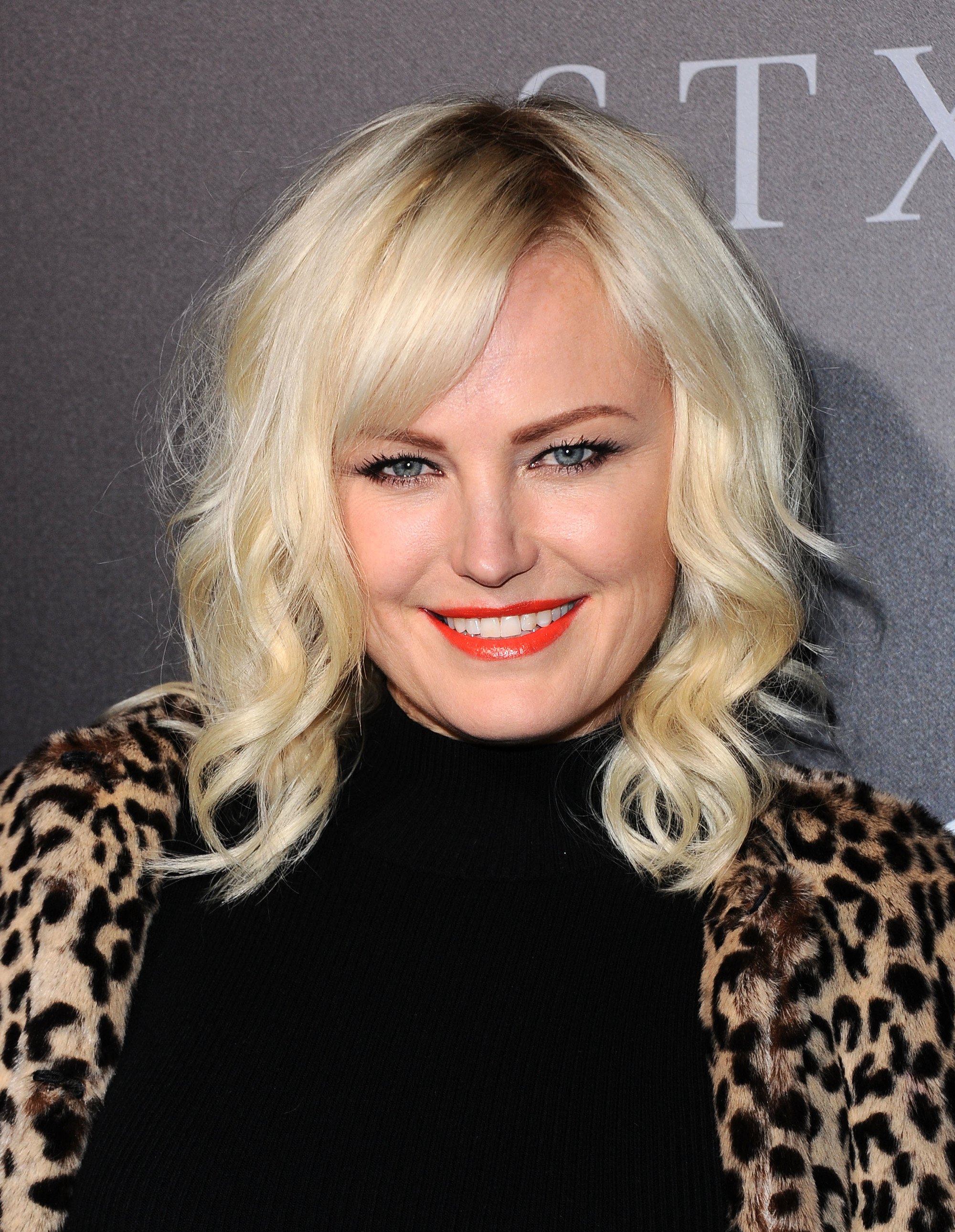Malin Akerman - blonde hair in side part with side fringe