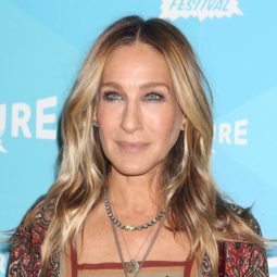 Sarah Jessica Parker - long sunkissed blonde hair with loose waves