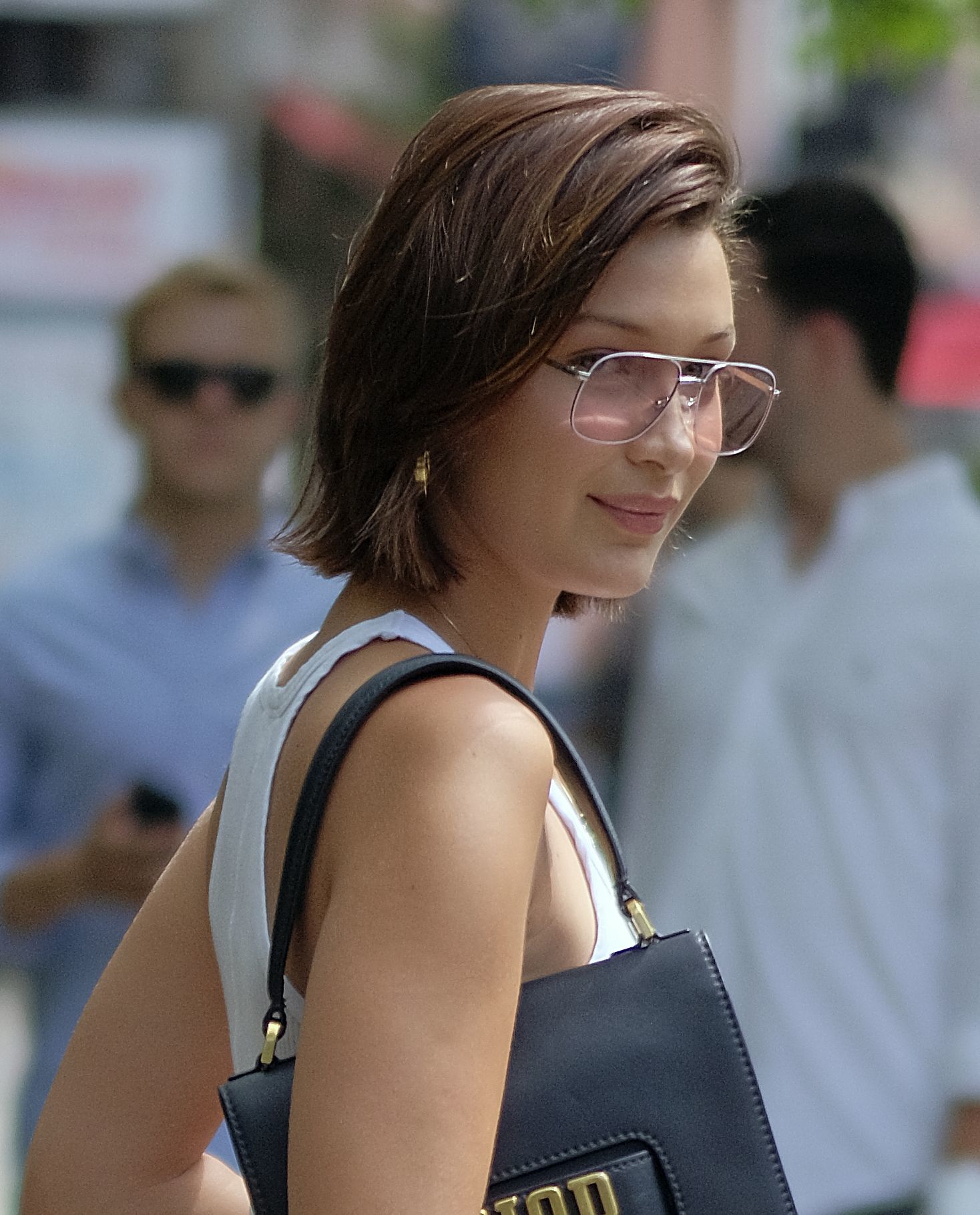 Bella Hadid short haircut - Dark brown hair cut into bob