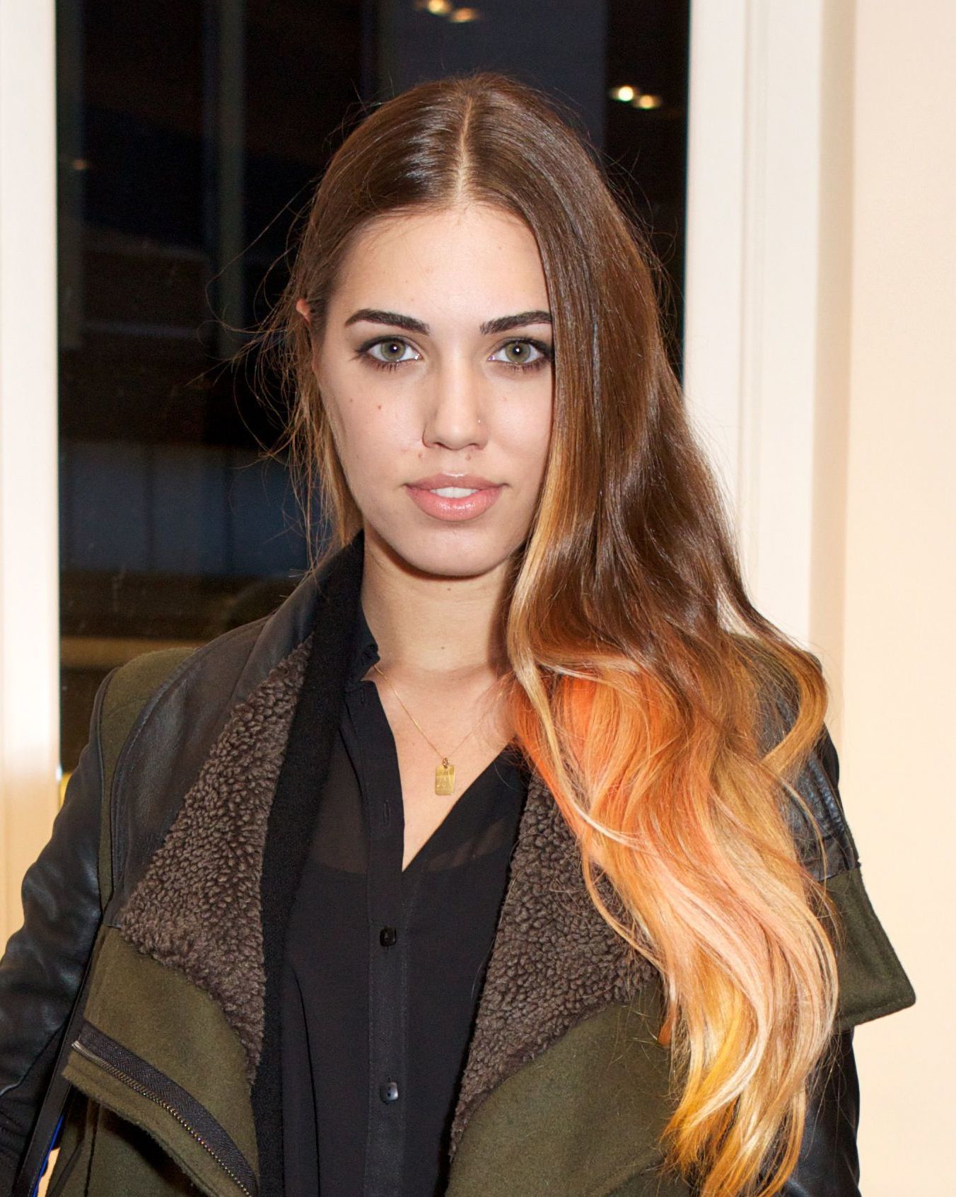 amber le bon with peach light brown ombre hair on the red carpet smiling