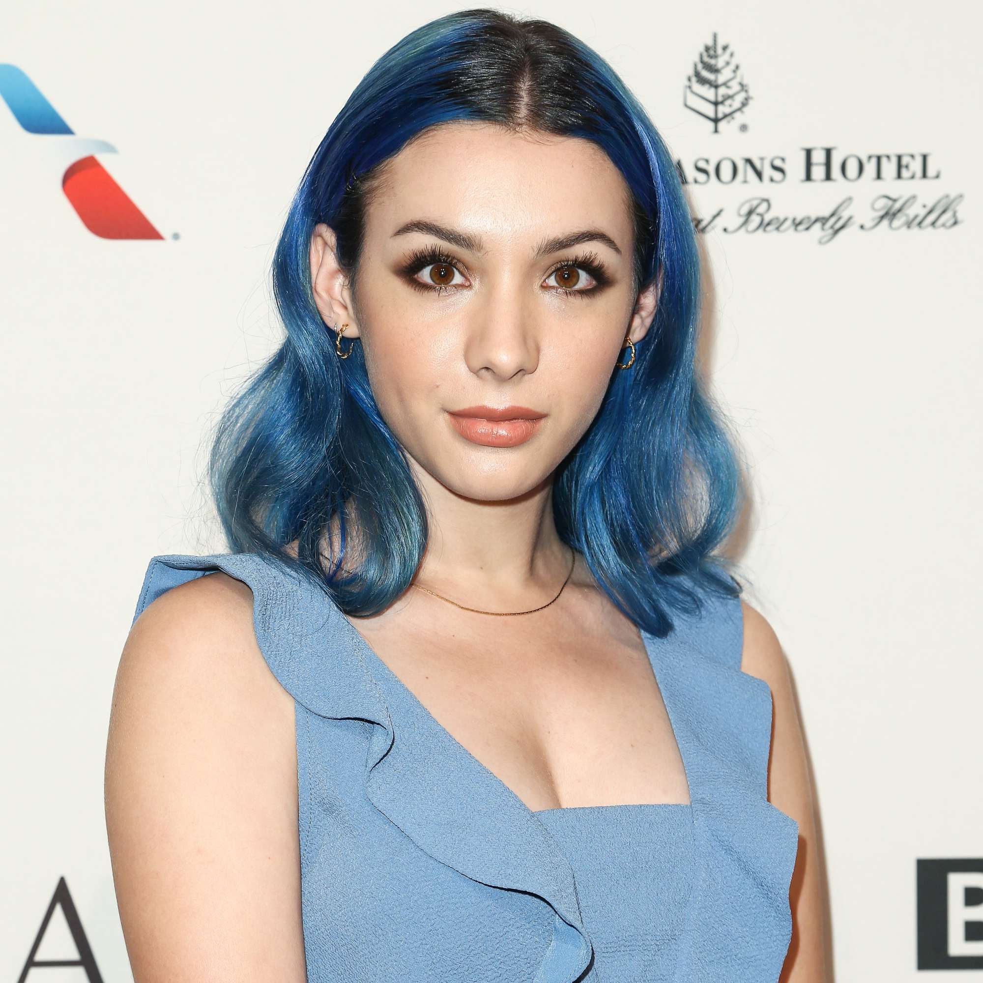 hannah marks with blue dark brown ombre hair on the red carpet