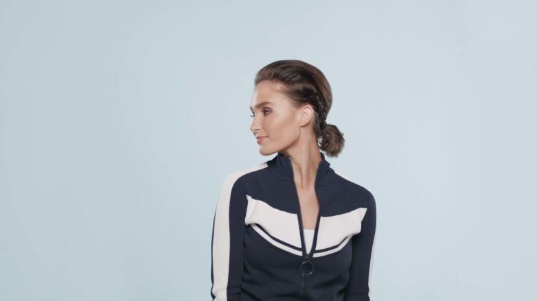 photo of blogger with side braid pony on short hair wearing sporty clothing