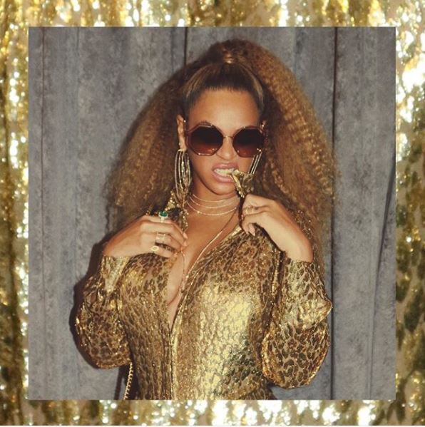 front view of beyonce with blonde hair in crimped style high ponytail