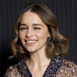 game of thrones actress emilia clarke with a wavy brunette bob