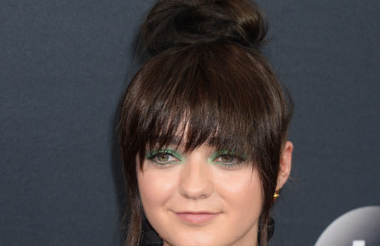 game of thrones actress maisie williams with brunette tinkerbell wispy bangs