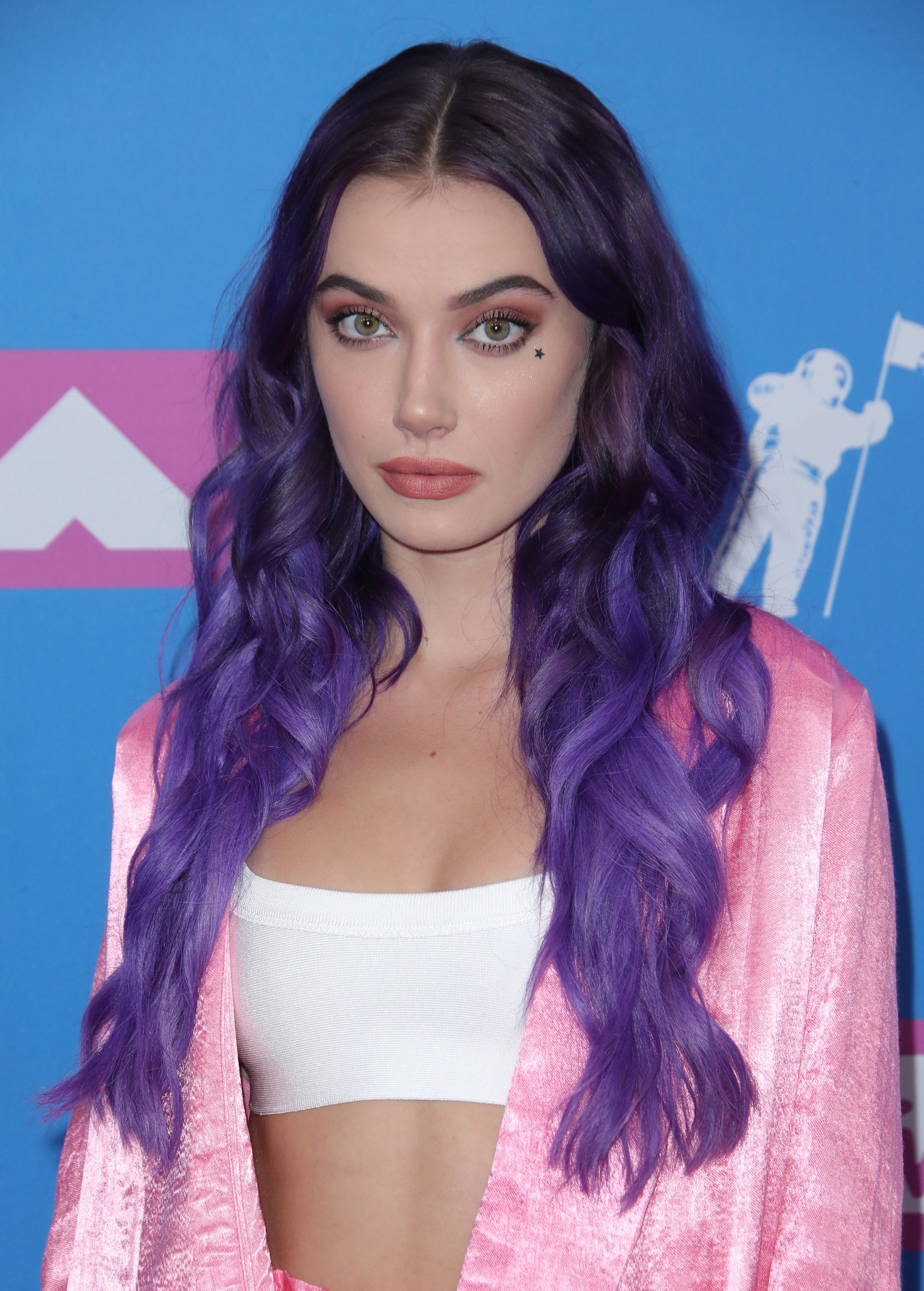 Red carpet hairstyles: Olivia O'Brien with long, curly dark brown hair with purple ombre ends on the VMA red carpet.