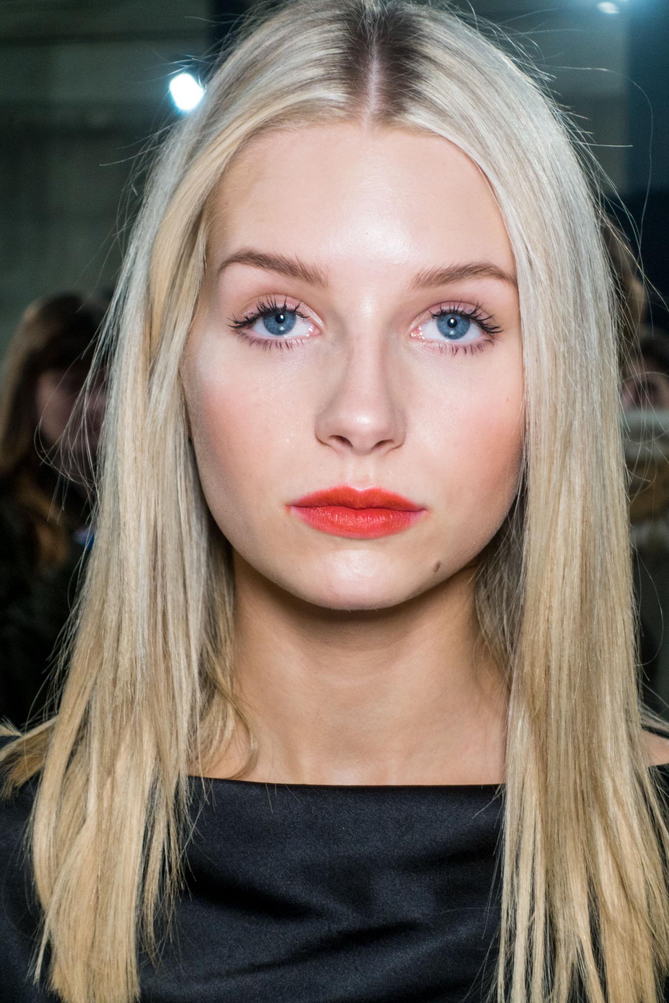 hair type quiz: backstage shot of lottie moss with straight blonde hairstyle at topshop unique