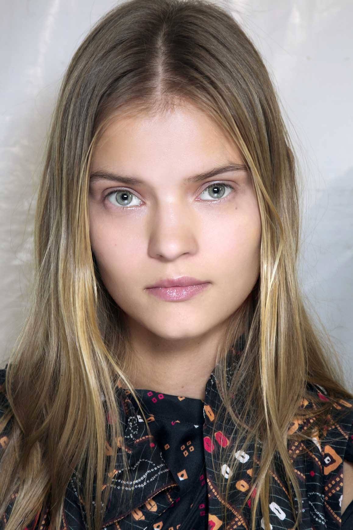 front view of model with medium blonde balayage medium length hair