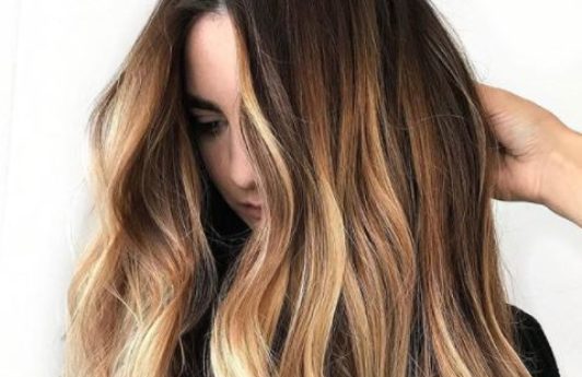 woman with very long wavy brown ombre hair