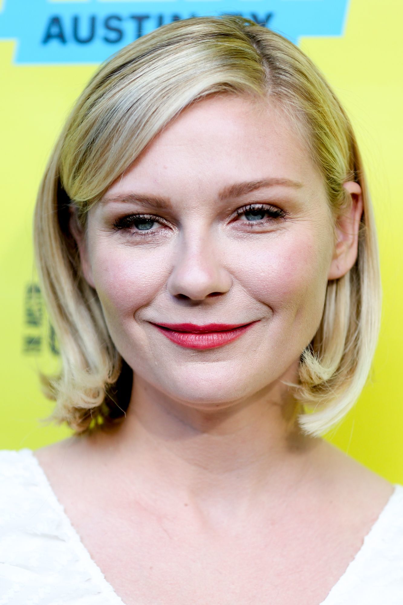kirsten dunst blonde bob with side sweeping bangs