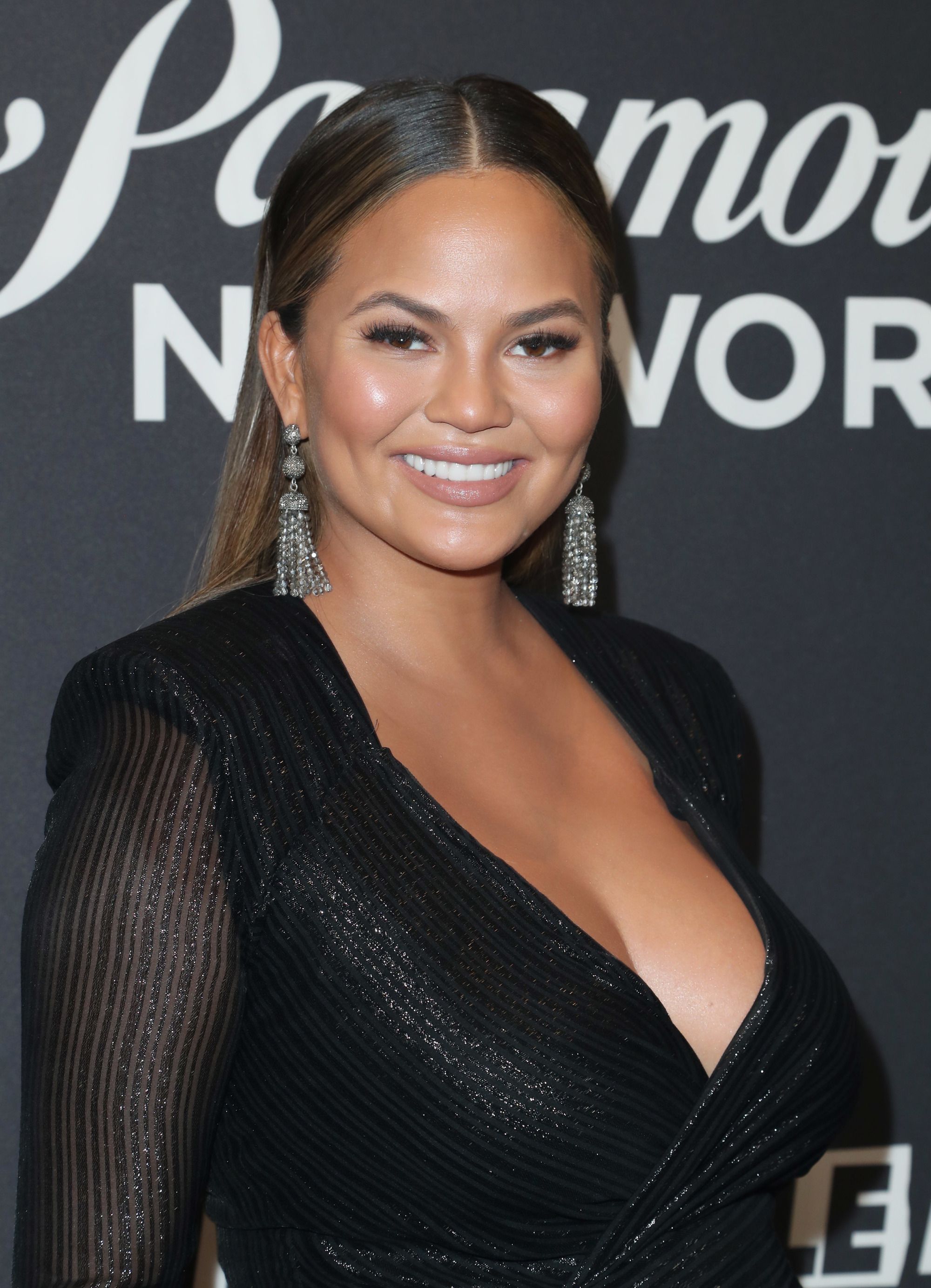 chrissy teigen brown balayage hair