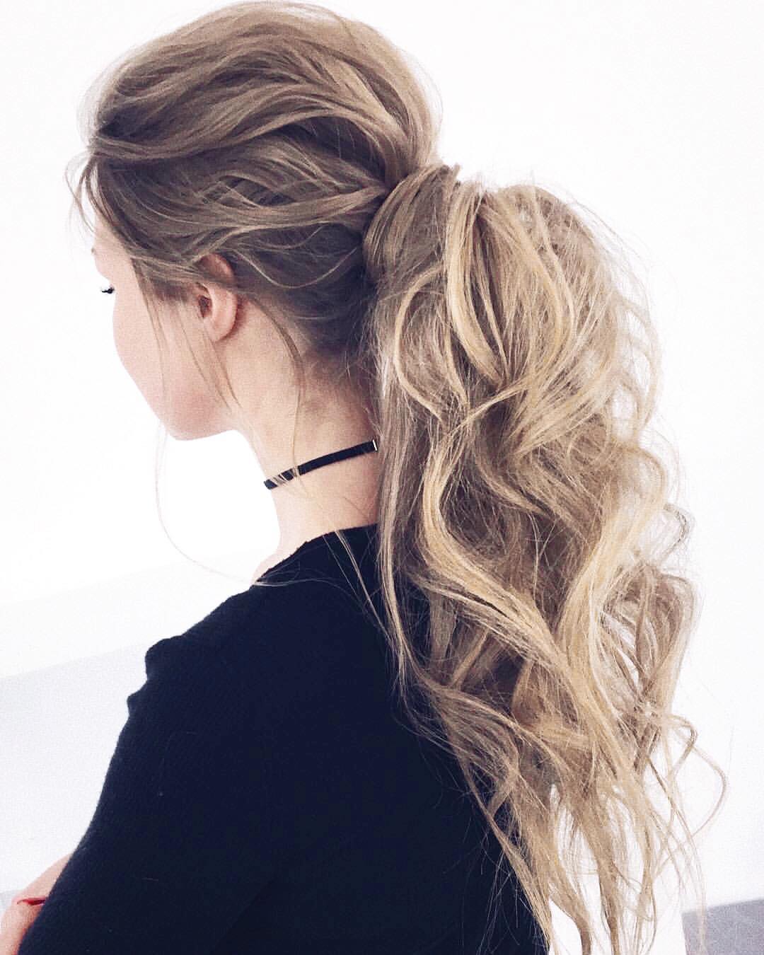 Sock curls tutorial blonde with with messy curly ponytail