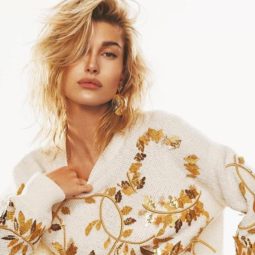 front view of hailey baldwin with shoulder length blonde tousled hair