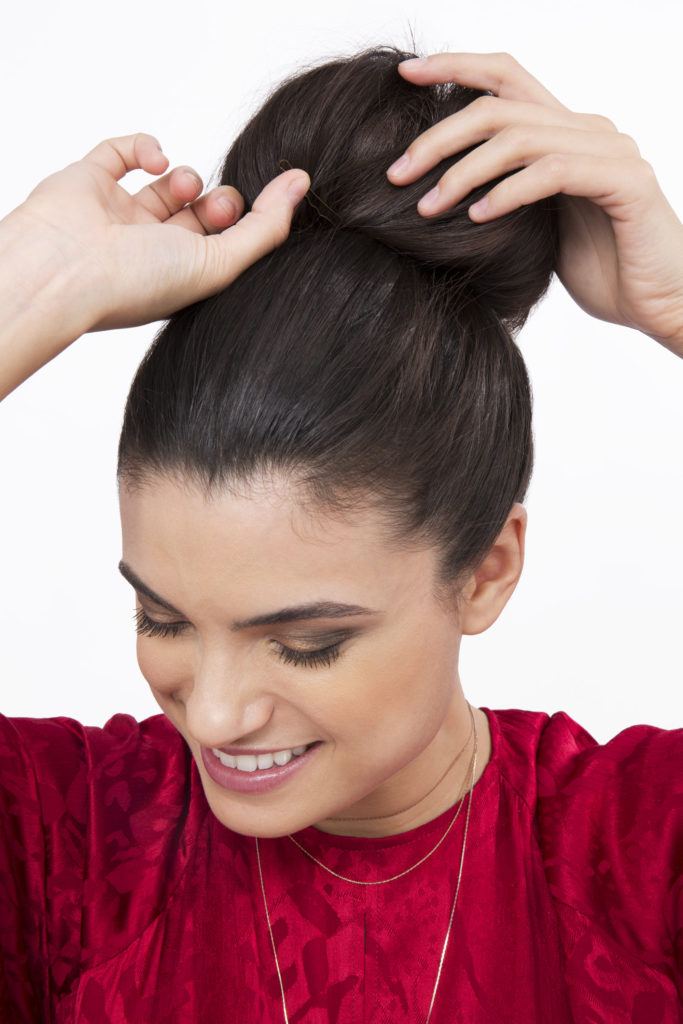How to create sock curls brunette girl with bun