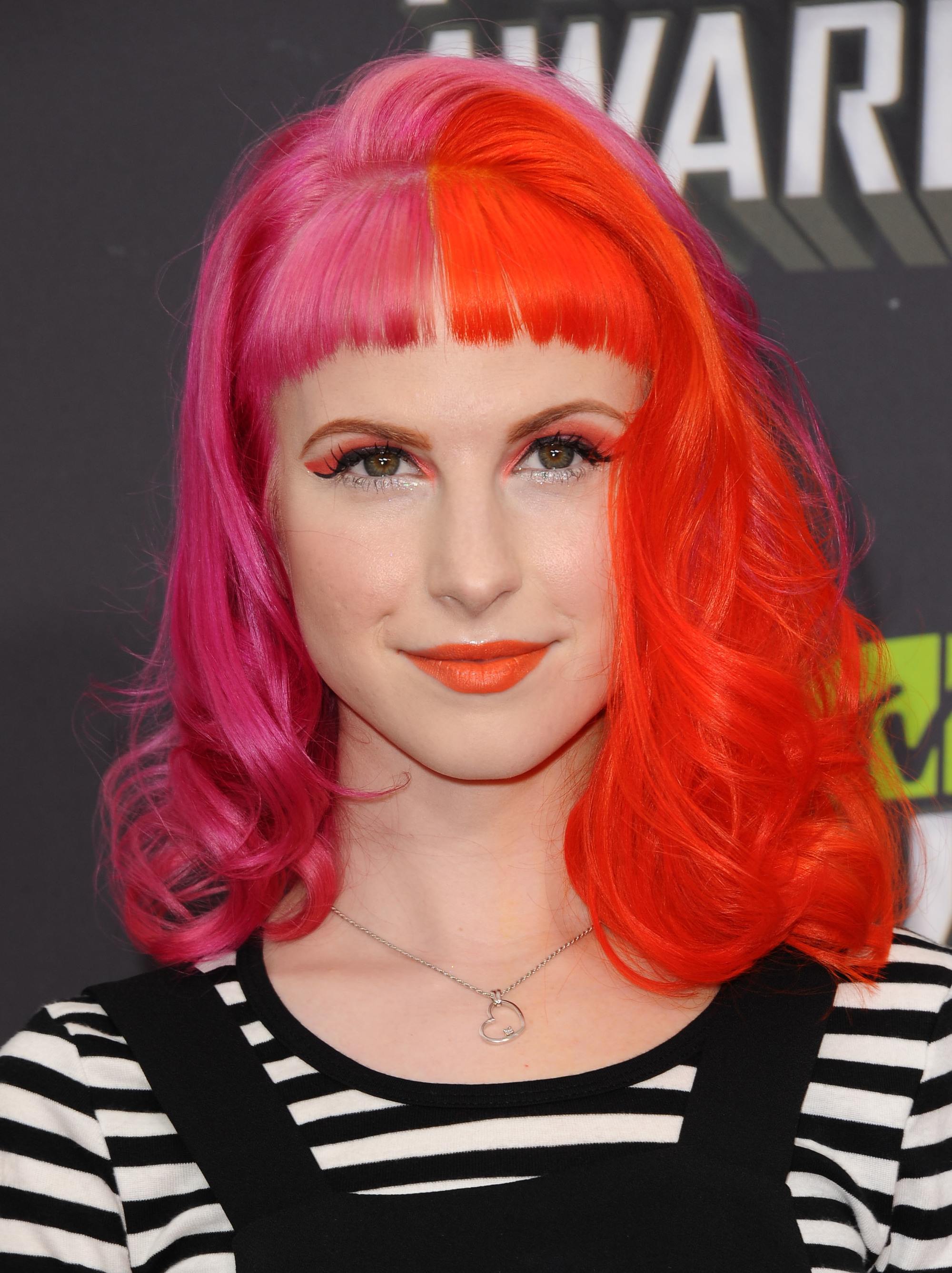 hayley williams pink and orange hair