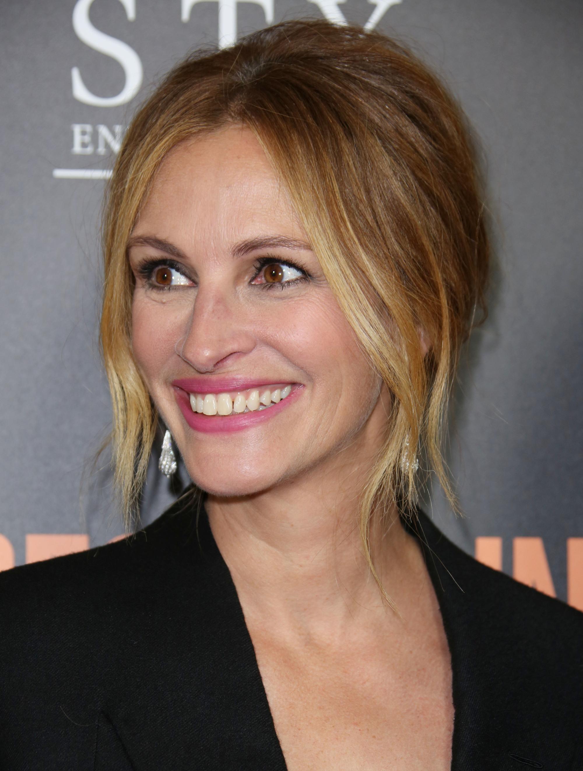 julia roberts blonde hair in updo with centre part long fringe
