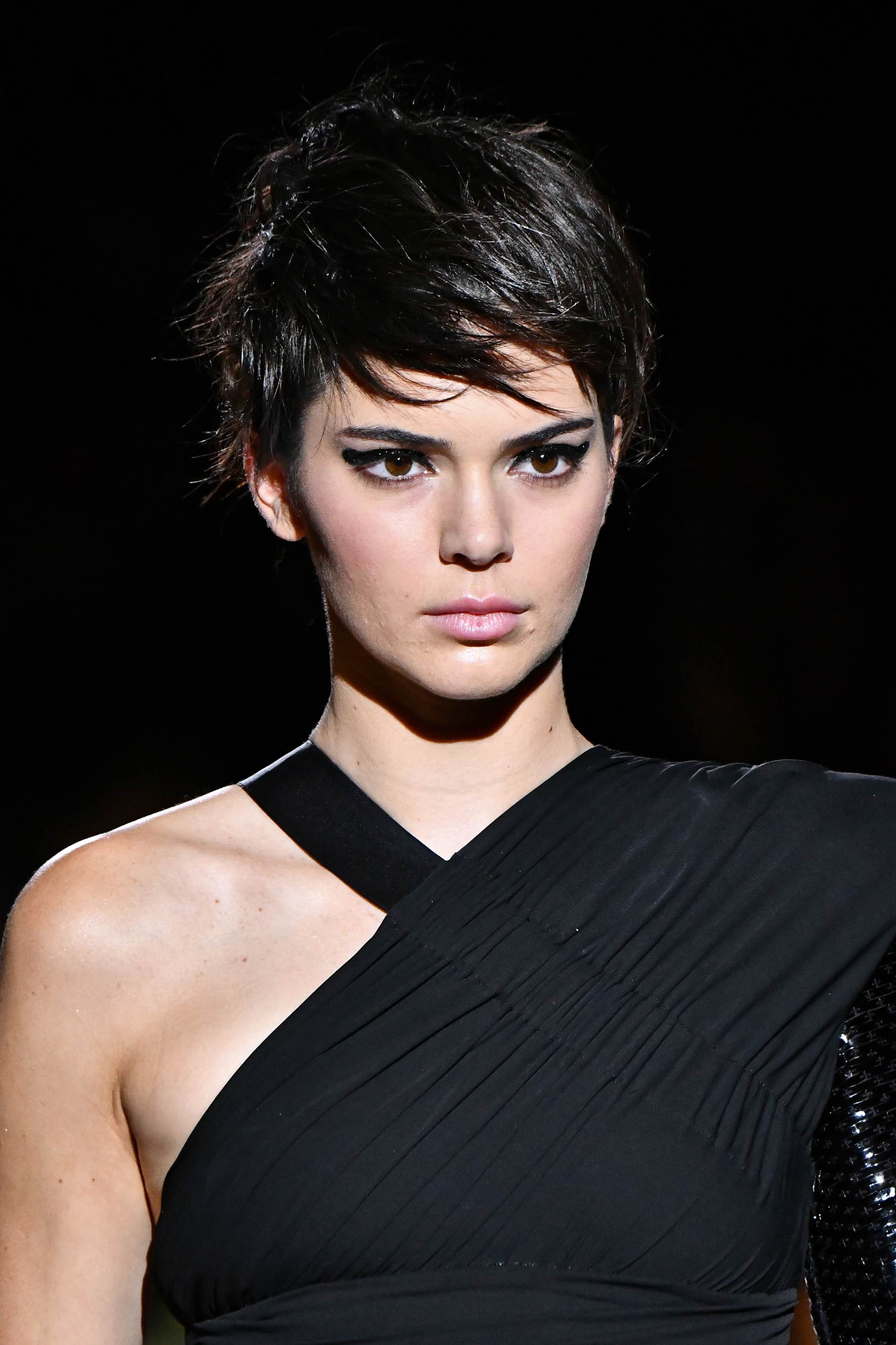 Pixie cut with bangs: Kendall Jenner on the Tom Ford NYFW SS18 show with a faux pixie cut